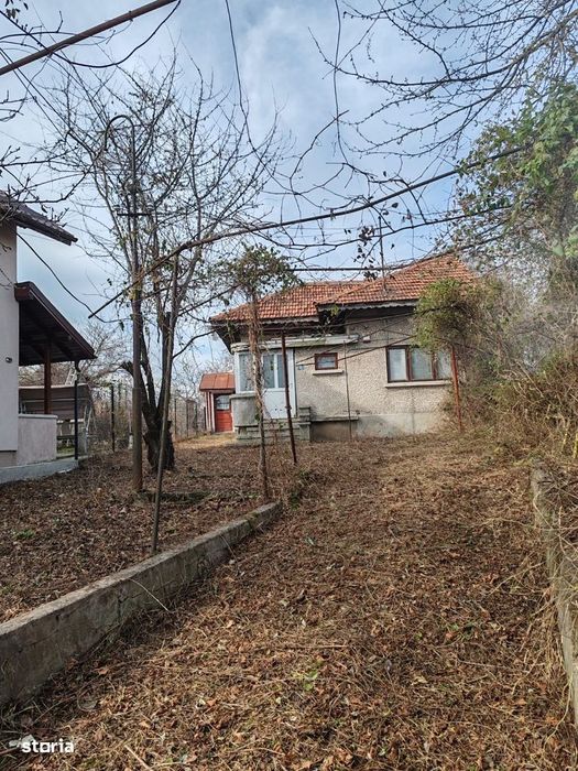 Cornu de Jos - casa Batraneasca + teren 1343mp - 60000 Euro