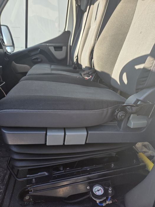 Vând Renault Master