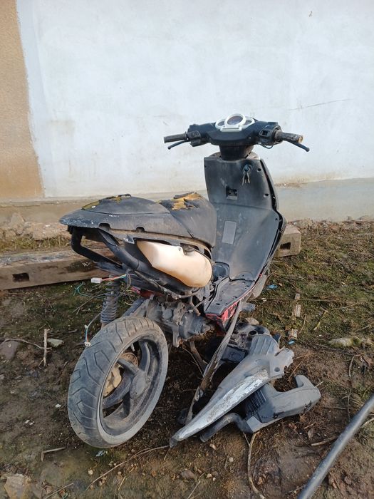 Vand scuter de PIESE !