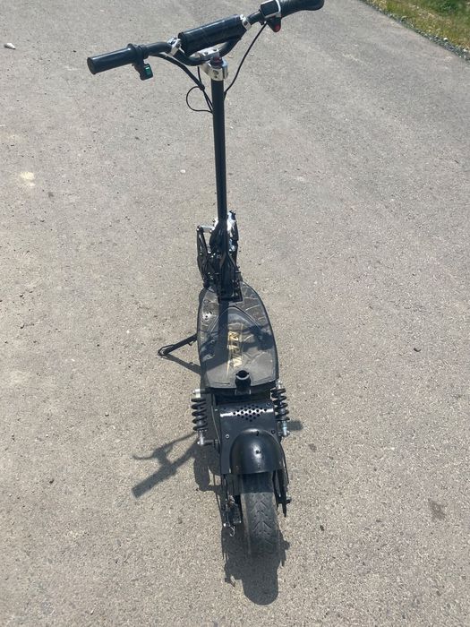 Vand trotinetă electrică 1600w motor 48v funcțională 500€