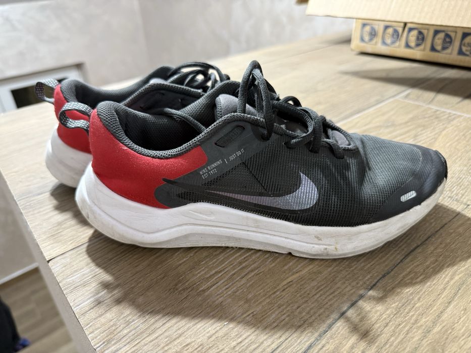 Маратонки 40 номер NIKE