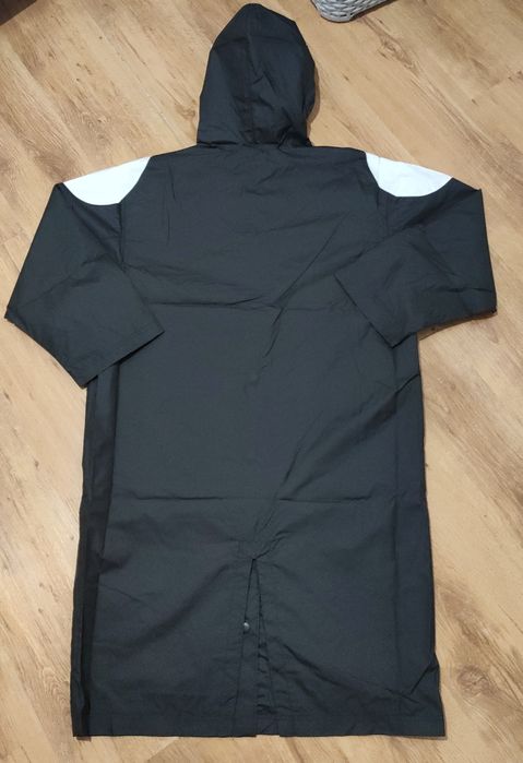 Geaca pelerina Nike mărimea L/XL damă sau M/L bărbați