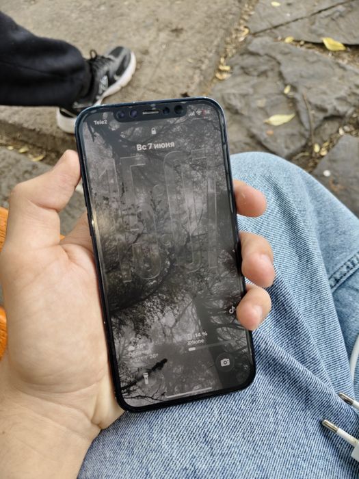 Продам iPhone 12
