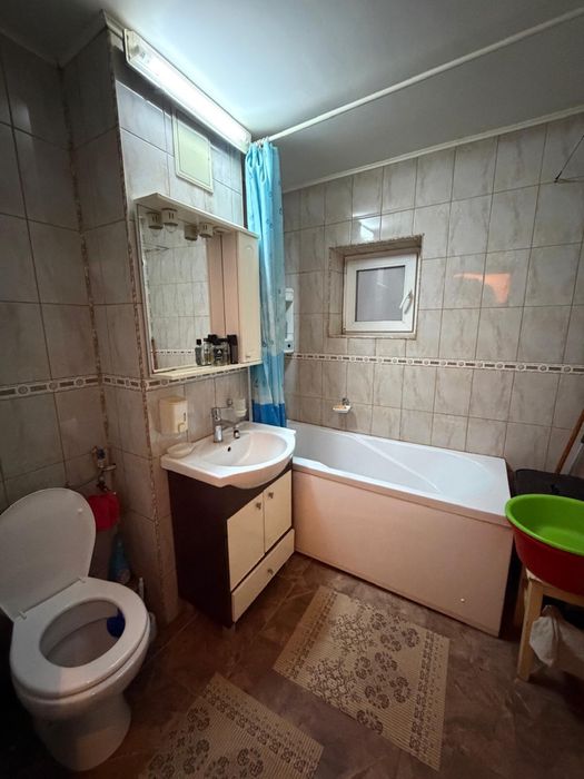 Apartament 2 camere decomandat, parter, balcon, zonă excelentă – lângă liceu și transport public