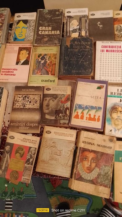 Cărți vechi și mai noi