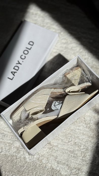 Красивые тапочки на каблучке