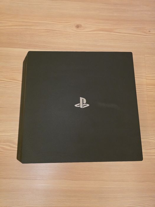 PlayStation 4 Pro 1TB + 7 игри + DualShock 4 + кутия | PS4 Pro