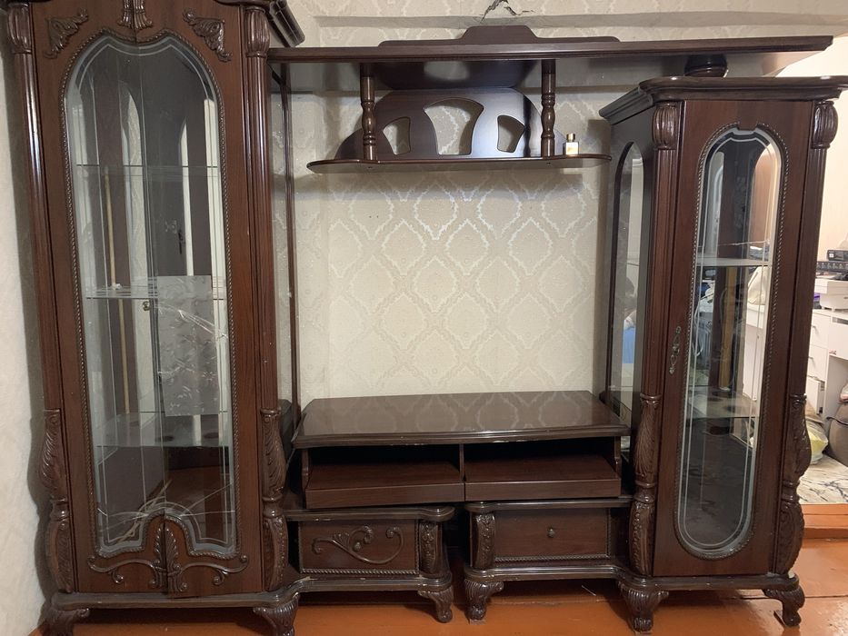 Продам горку для гостинной