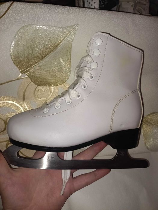 Коньки детские  продам