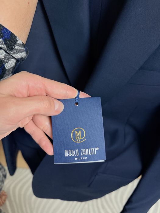Продам два костюма