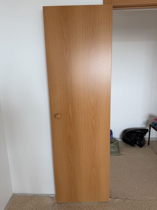 Продам 4 межкомнатные двери