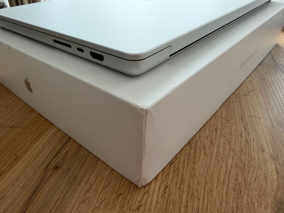 MacBook Pro 16" M2 PRO 12-Core CPU, 19-Core GPU, 32GB RAM, 1TB SSD