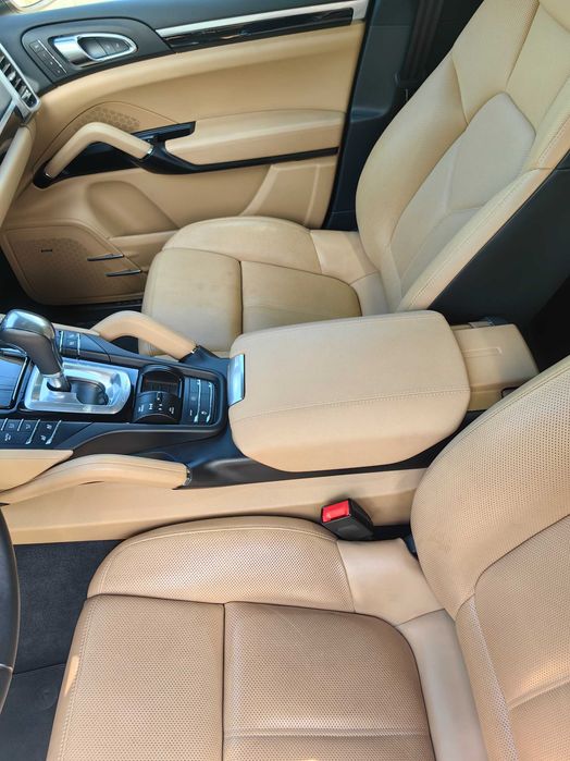 Продавам Porsche Cayenne