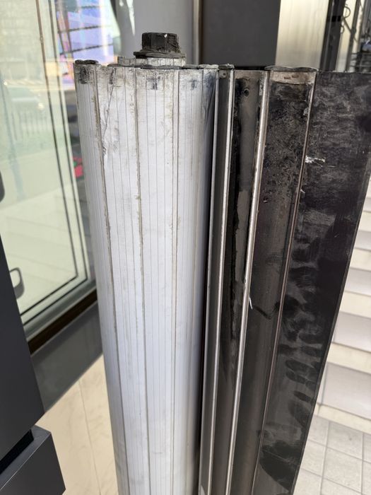 Роллставни . Мотор есть . Направляющих нет .