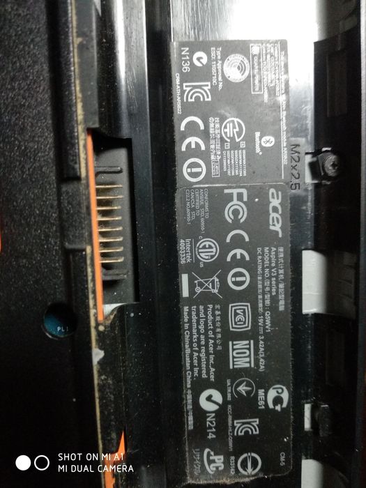 Vând doua laptopuri Acer pt piese