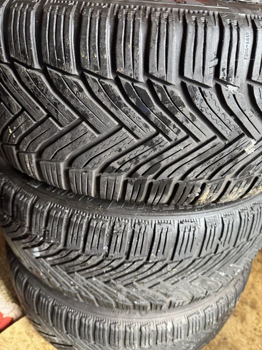 Vând 225/ 45/ R17