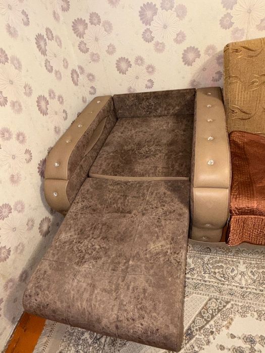 Диван с креслом.