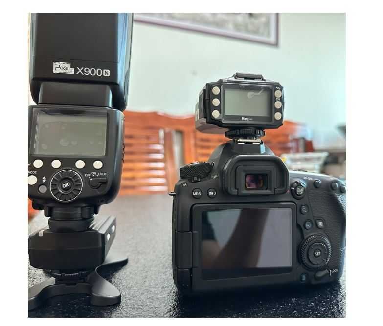 Pixel x900 Blit pt Nikon ,cu lampa incorporata,2 buc