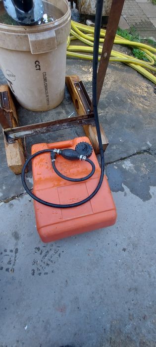 Продавам извънбордов двигател Mariner 8 коня 4 тактов дълъг ботуш.
Сме