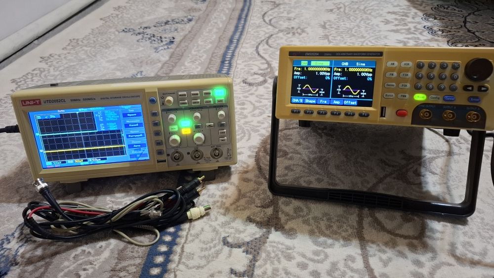 Осциллограф Uni-t   и Генератор сигналов EM32020A