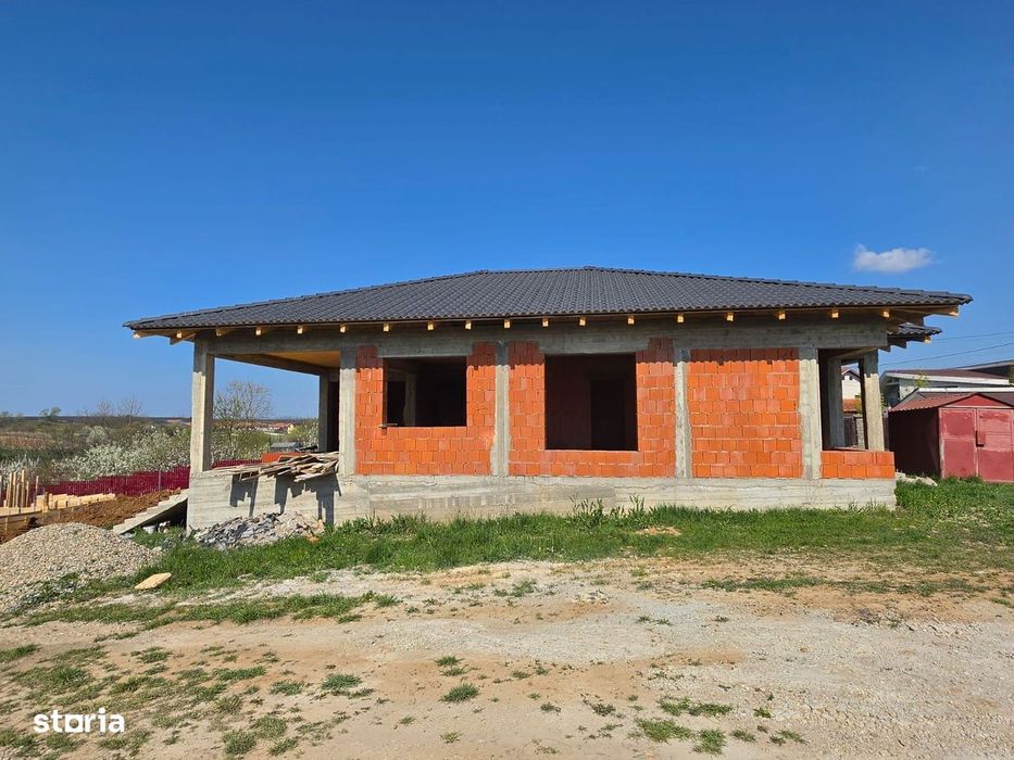 Casă la roșu în localitatea Cheriu