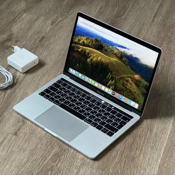 Macbook 13 pro M1 256gb 2020год