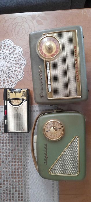 Часовници от соца. РускиРадио антика от 1956год Сребърен джобен