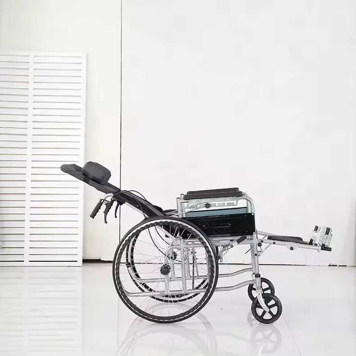 Инвалидная кресло-коляска с длинной спинкой
