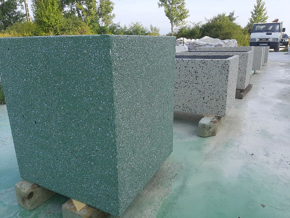 Jardiniere , ghivece, vaze,  prefabricate din beton