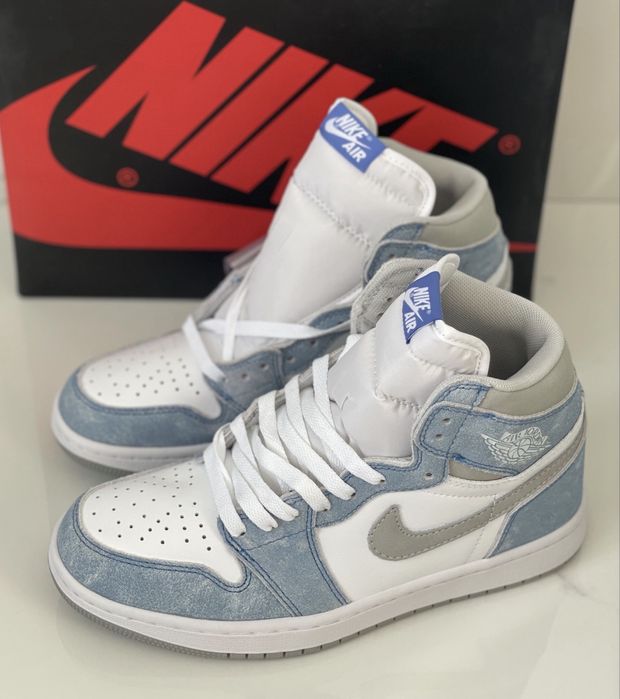 Jordan 1 Hyper Royal