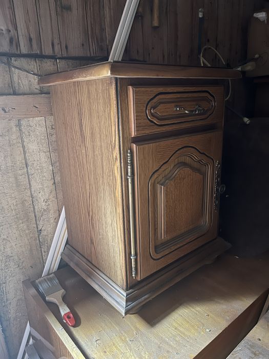 Noptiera din lemn masiv 500 LEI si mobilier GRATIS