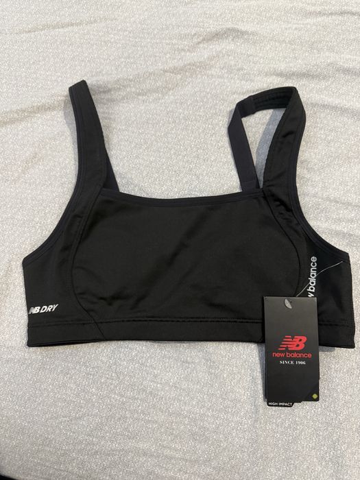 Спортивный комплект топ и лосины New Balance