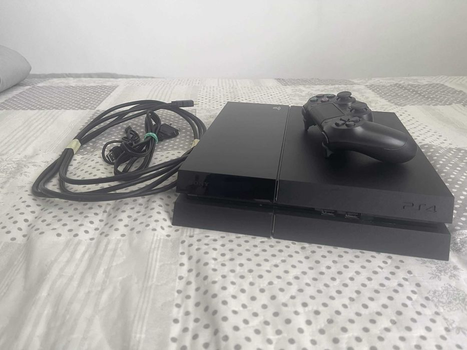 Sony PlayStation 4 + 4 игри | RDR2, Hitman, Assassin’s Creed - Origins, Assassin’s Creed - Rogue