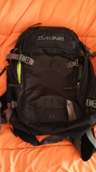 Продавам  пълен  професионална  фотографка раница  Dakine