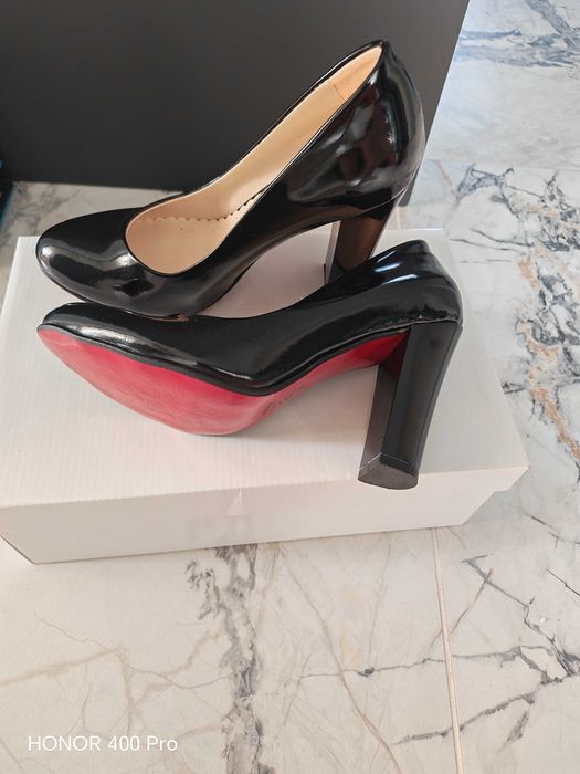 Черни дамски обувки на ток №37 – неносени