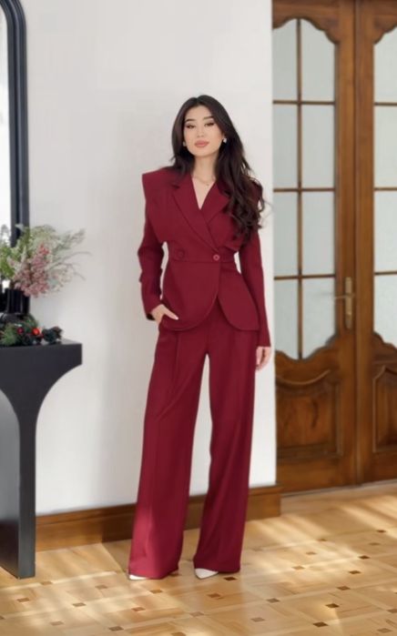 костюм бежевом цвете новый