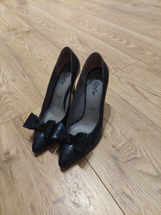 Vând pantofi Coly piele