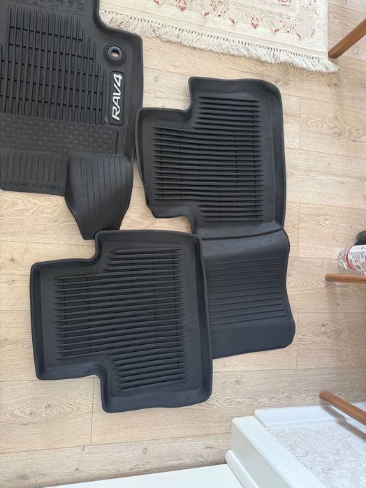 Полики комплект RAV 4 (резиновые)