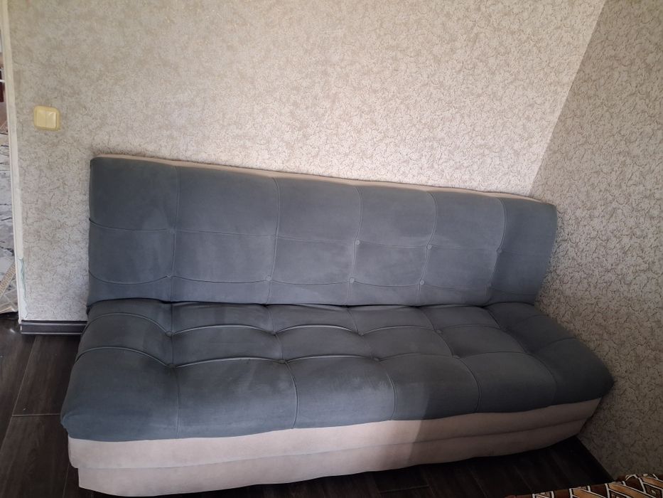 Продам диванчик.