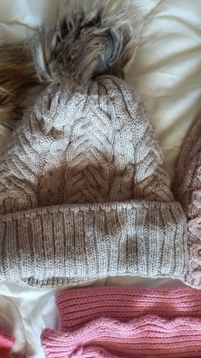 Лот от 3 бр. Шапки,  шал и ръкавици