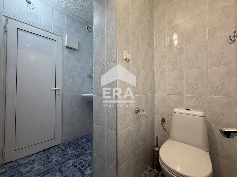 Търговско помещение с отлична локация в кв. Лагера.