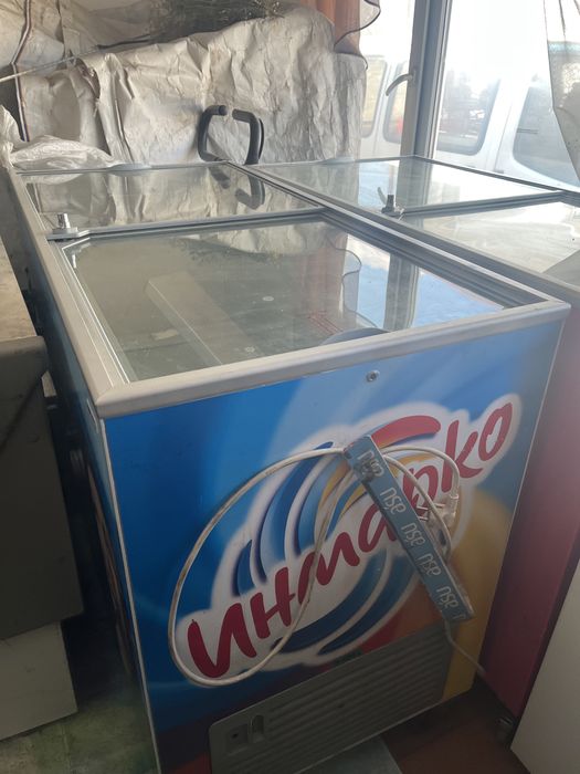 Продам витринные морозильные холодильники