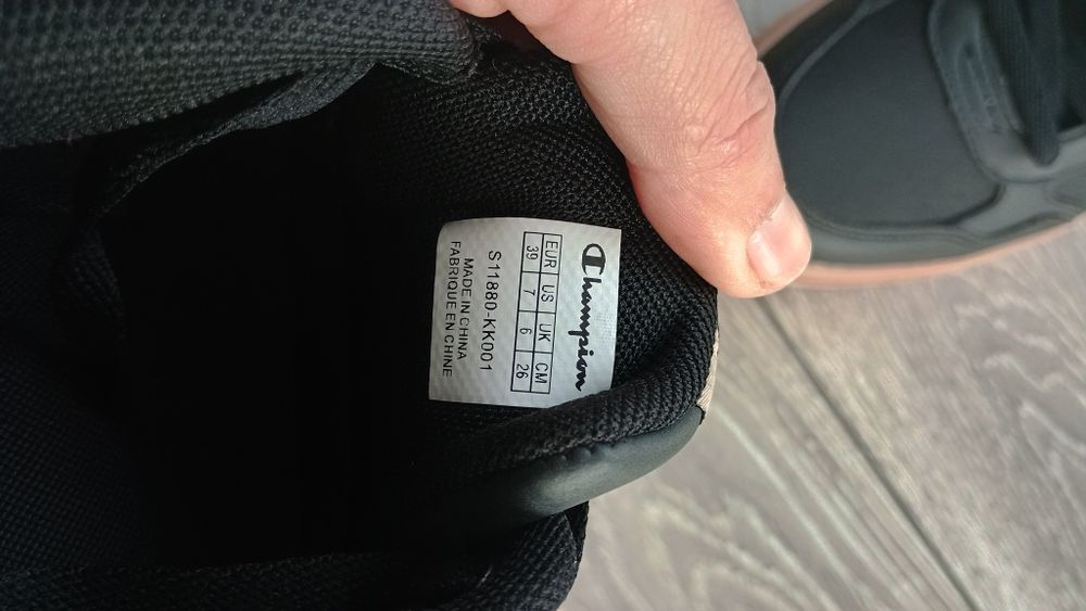 Adidași Champion 39