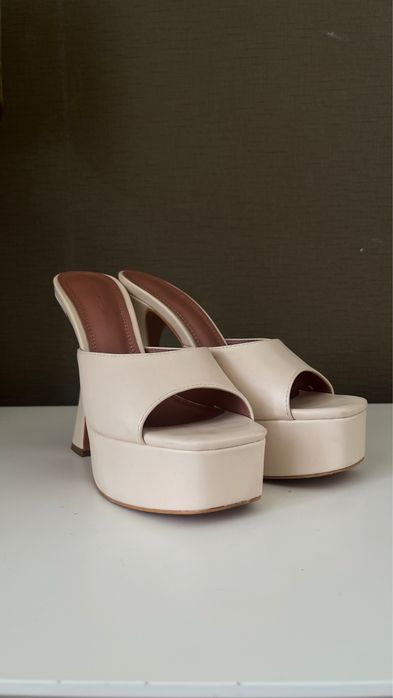 Туфли на каблуке