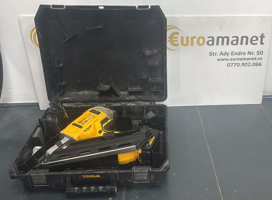 Ciocan de bautut cuie DeWALT DCN692N cu 2 turatii motor fara -A-