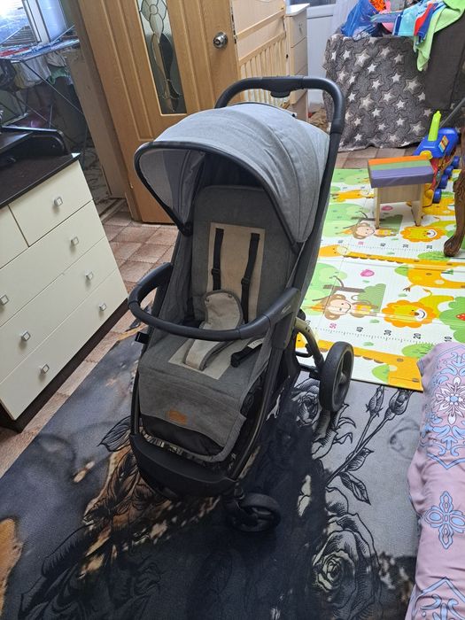 Коляска детская продам срочно