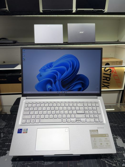Asus VivoBook 17 i9-13900H/8/256/17.3 FHD IPS