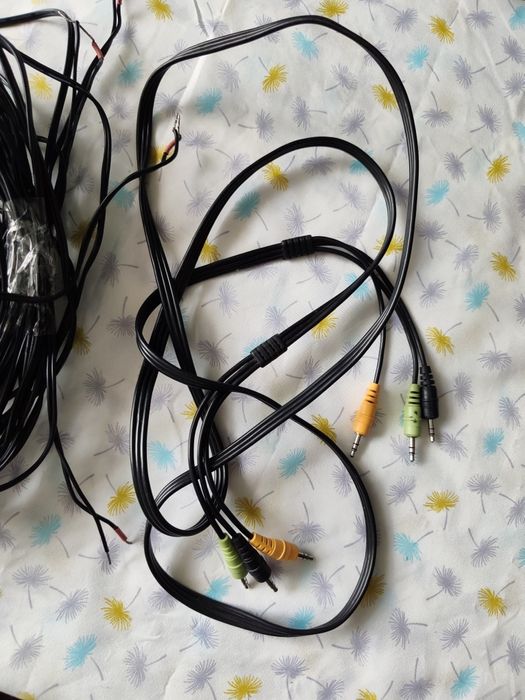 Cabluri originale Logitech, de la boxe și jack audio