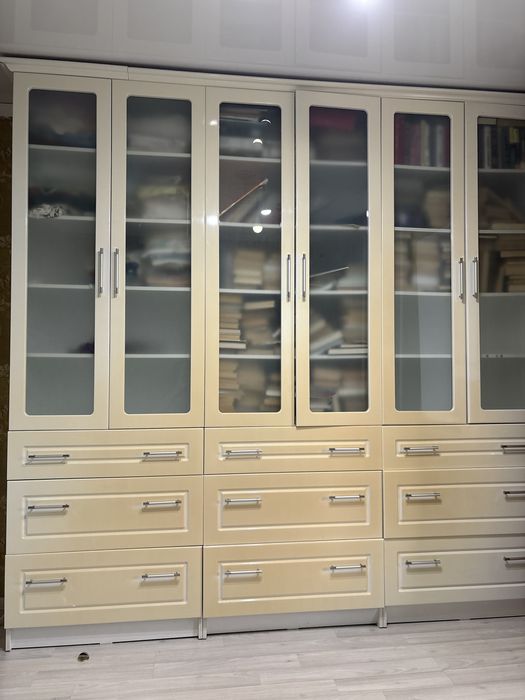 Шкаф в комнату(большой)