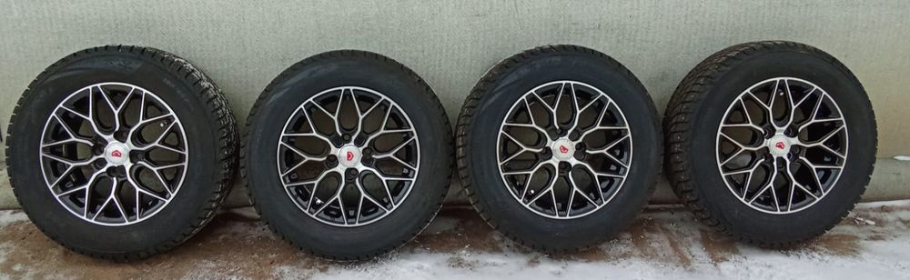 Продам диски и резину.